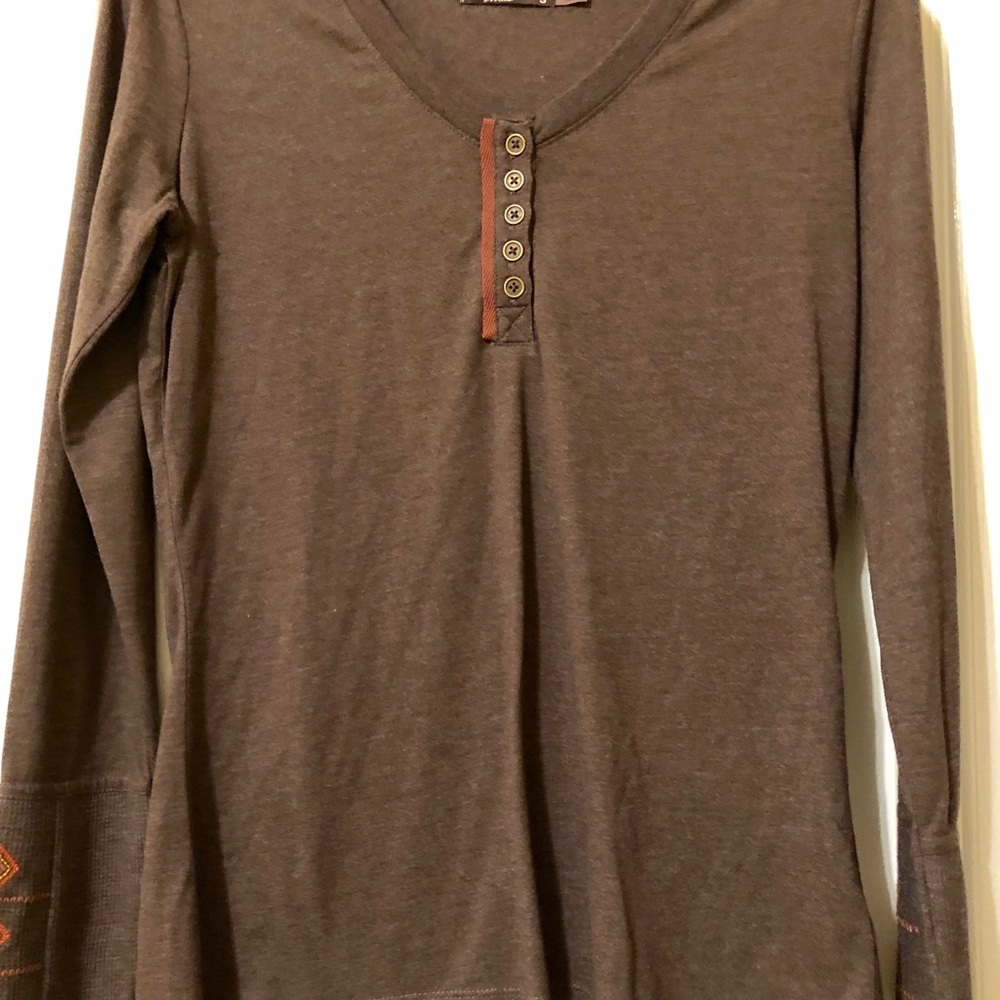 PRANA BROWN  LONG SLEEVE TOP.